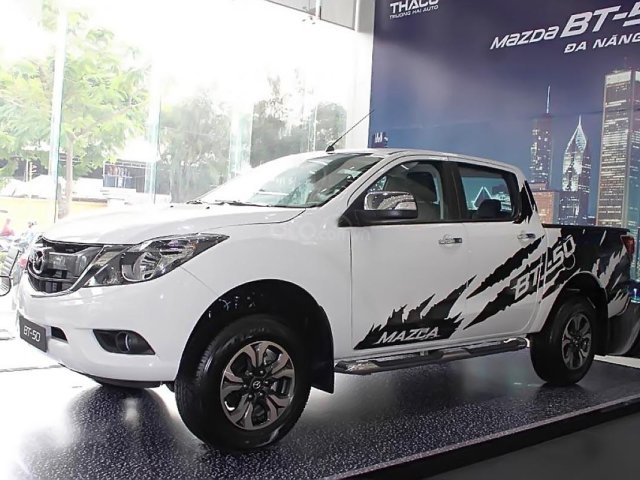 Bán xe Mazda BT 50 2.2L 4x2 ATH sản xuất 2018, màu trắng, mới 100%
