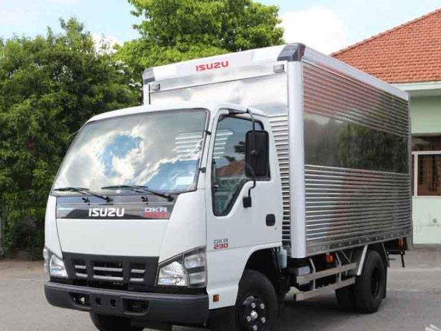 Bán xe tải Isuzu thùng kín 2,4 tấn thùng dài 3m6