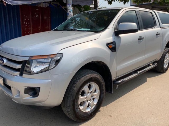 Cần bán xe Ford Ranger XLS sản xuất 2015, màu bạc, nhập khẩu nguyên chiếc, giá tốt0