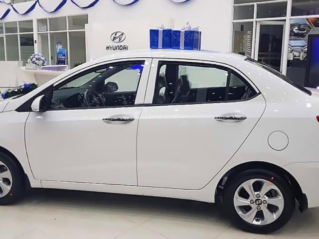 Bán xe Hyundai Grand i10 sản xuất 2019, màu trắng, giá chỉ 408 triệu