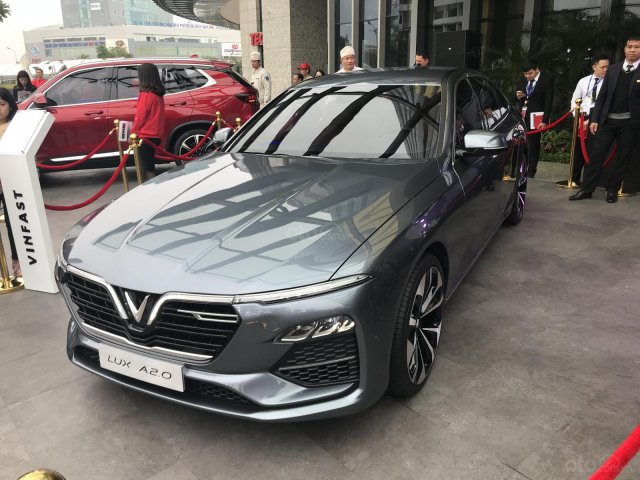 Bán xe VinFast LUX A2.0 Tiêu chuẩn năm 2019, màu xám (ghi)