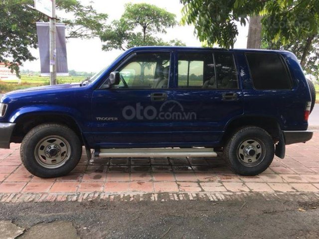 Bán ô tô Isuzu Trooper sản xuất 2002, màu xanh lam, nhập khẩu, giá 100tr0