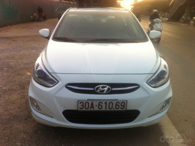 Cần bán gấp Hyundai Accent 1.4 AT sản xuất năm 2015, màu trắng, Đk 20150