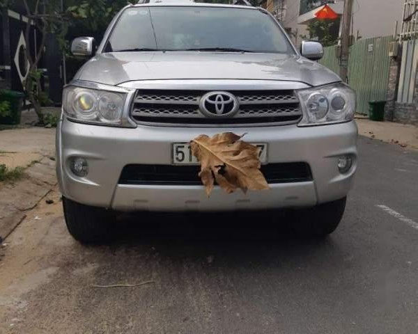 Bán xe Toyota Fortuner G 2011, màu bạc, số sàn, giá chỉ 647 triệu