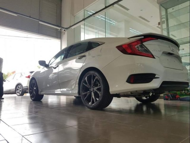 Bán xe Honda Civic sản xuất 2019, màu trắng, nhập khẩu nguyên chiếc0