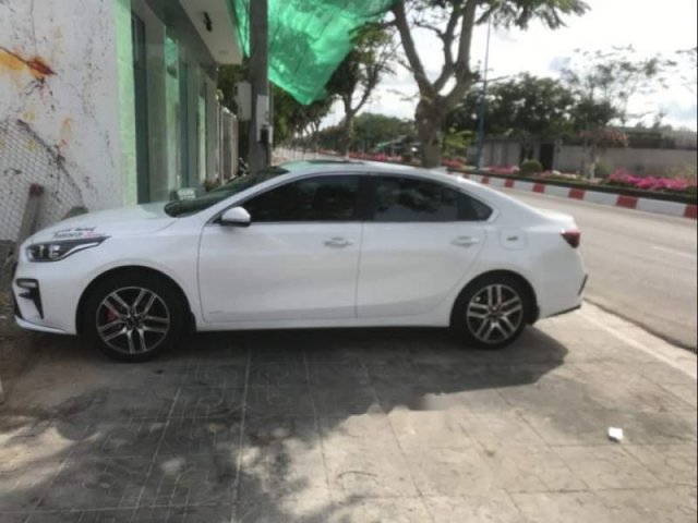 Cần bán lại xe Kia Cerato sản xuất năm 2019, màu trắng