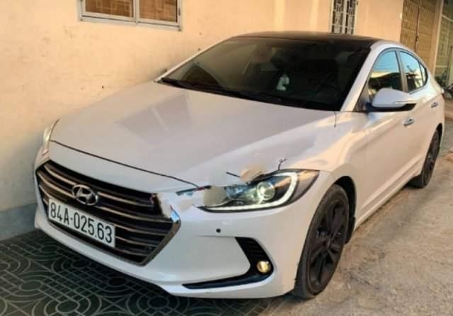 Chính chủ bán Hyundai Elantra 2.0AT 2016, màu trắng