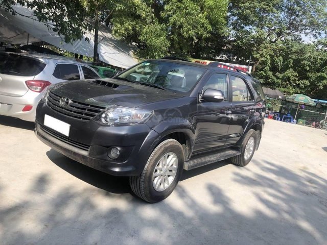 Bán Toyota Fortuner sx 2013, máy dầu, số sàn body xám titan0