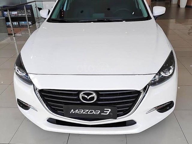 Bán Mazda 3 1.5 AT 2019, màu trắng, giá cạnh tranh0