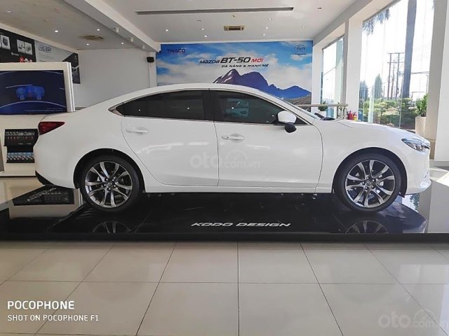 Bán xe Mazda 6 2.0L Premium sản xuất năm 2019, màu trắng