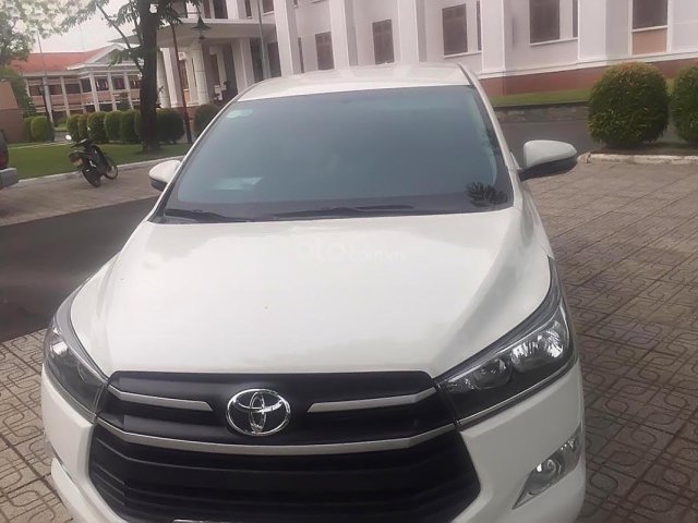 Cần bán Toyota Innova 2.0E năm 2018, màu trắng, giá tốt