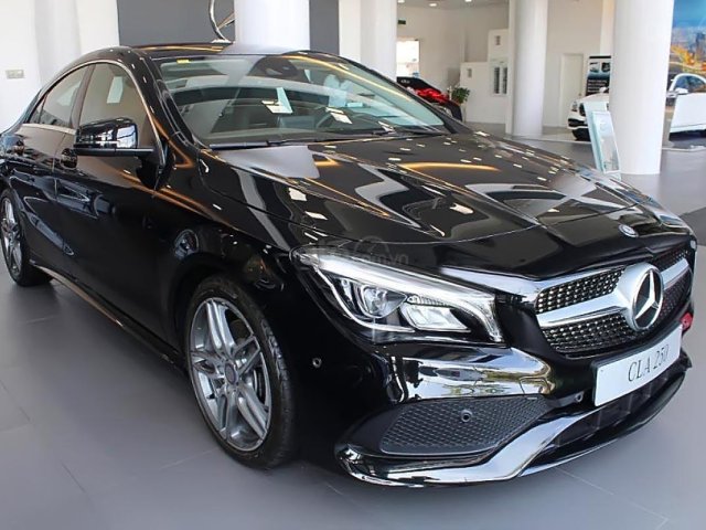 Bán xe Mercedes CLA250 màu đen, số tự động, máy xăng 2019