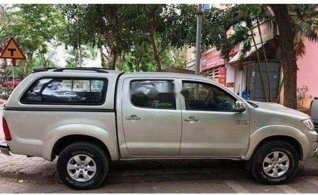 Bán Toyota Hilux 2012, số sàn, máy dầu, giá 378tr