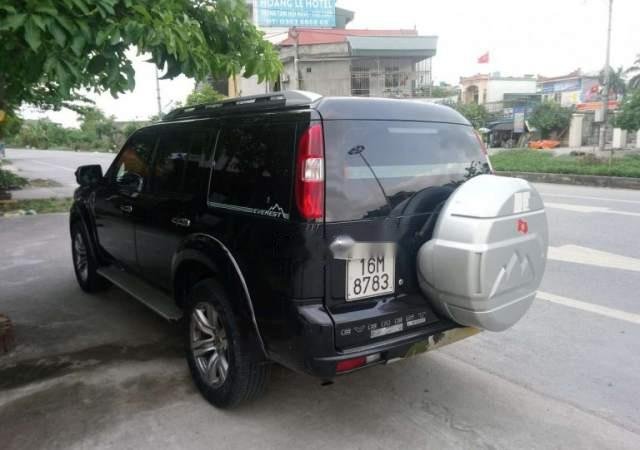 Cần bán gấp Ford Everest năm 2010, màu đen0