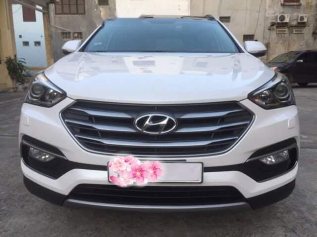 Bán Hyundai Santa Fe 2.2L 4WD đời 2018, màu trắng chính chủ