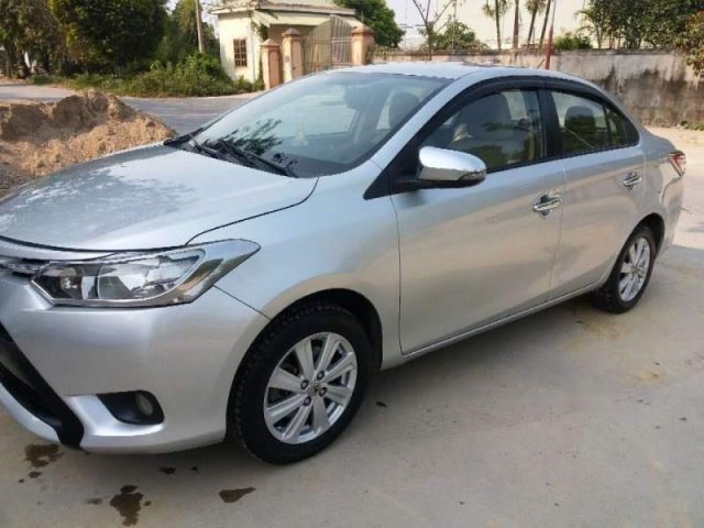 Cần bán xe Toyota Vios đời 2014, màu bạc số sàn, giá cạnh tranh0