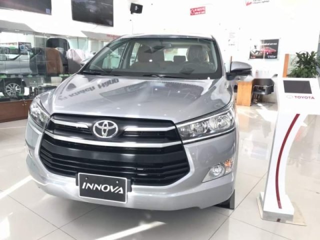Bán Toyota Innova năm 2019, tặng bảo hiểm thân xe 2 chiều