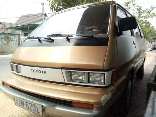 Cần bán xe Toyota Vista năm 1993, màu vàng, xe nhập0