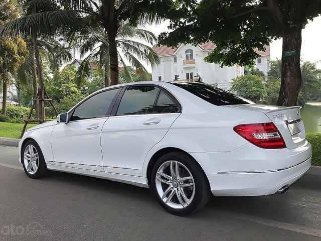 Cần bán lại xe Mercedes C200 2012, màu trắng