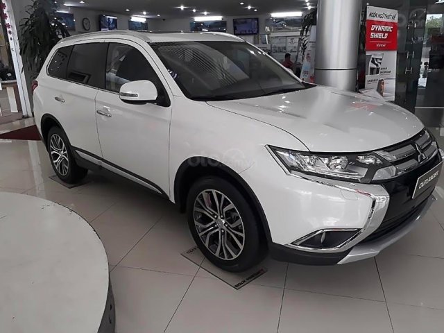 Bán Mitsubishi Outlander 2.4 CVT Premium năm 2019, màu trắng0