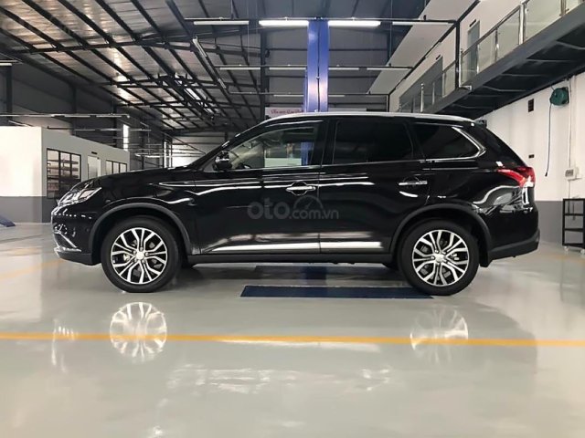 Bán xe Mitsubishi Outlander sản xuất 2019, màu đen, 909 triệu0