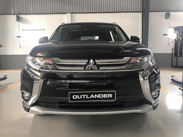 Bán ô tô Mitsubishi Outlander sản xuất năm 2019, màu đen0