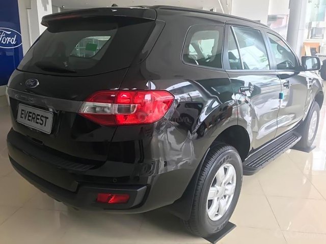 Bán xe Ford Everest Ambiente 2.0 4x2 AT 2019, màu đen, nhập khẩu 