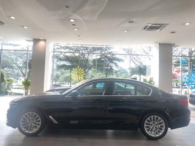 Bán BMW 5 Series 530i Luxury năm sản xuất 2018, màu đen, nhập khẩu  