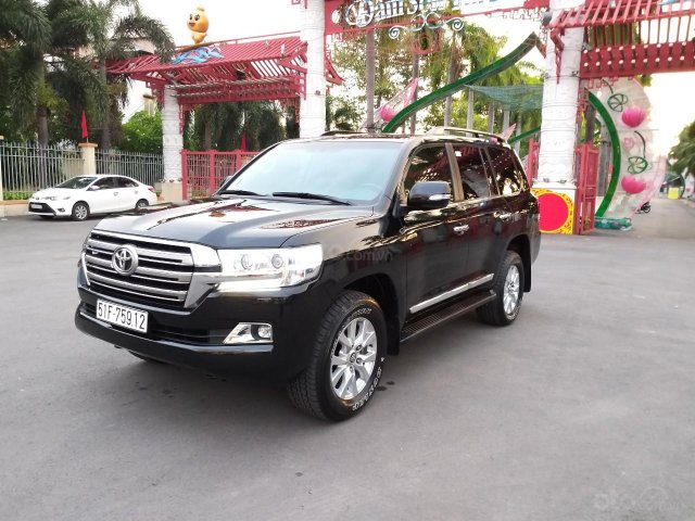 Toyota Land Cruiser VX V8 model 2017, màu đen, nhập khẩu còn mới tinh, 3 tỷ 620 triệu