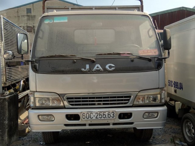 Cần bán xe tải JAC 4,750 tấn HFC máy 3586 cm3 đời 2015, màu bạc