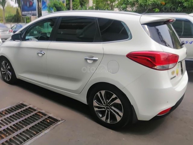 Bán Kia Rondo năm sản xuất 2017, màu trắng