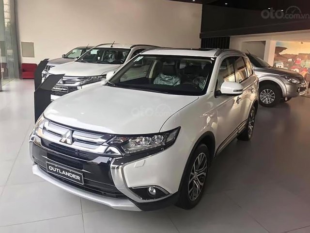 Bán Mitsubishi Outlander 2.0 CVT Premium năm sản xuất 2019, thiết kế 7 chỗ (5+2) thực dụng0