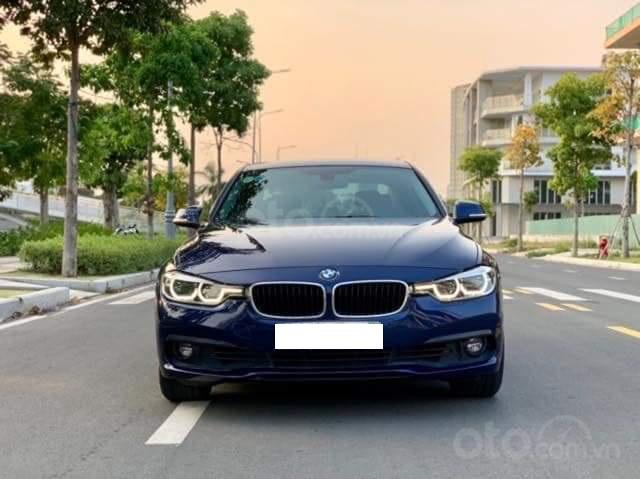 BMW 320i LCI model 2017 màu xanh cavansize / kem, đăng ký cuối 2017