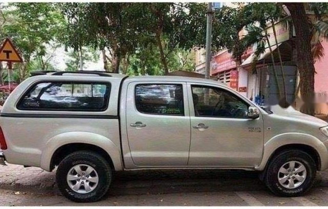 Bán xe Toyota Hilux đời 2012, số sàn, máy dầu0