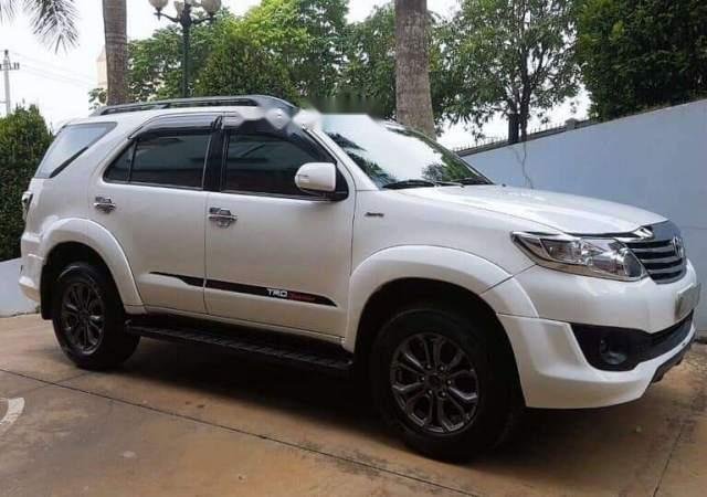 Bán Toyota Fortuner sản xuất năm 2015, màu trắng chính chủ, xe đẹp