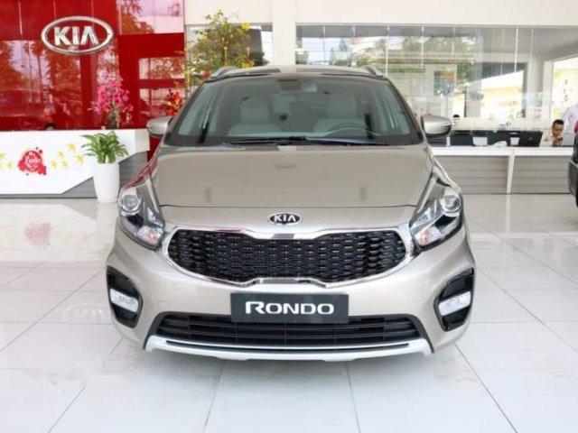 Bán Kia Rondo 2.0 GAT đời 2019, màu vàng, giá chỉ 669 triệu0