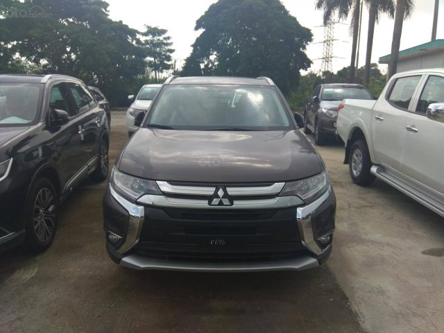 Xe Mitsubishi Outlander tại Ninh Bình0