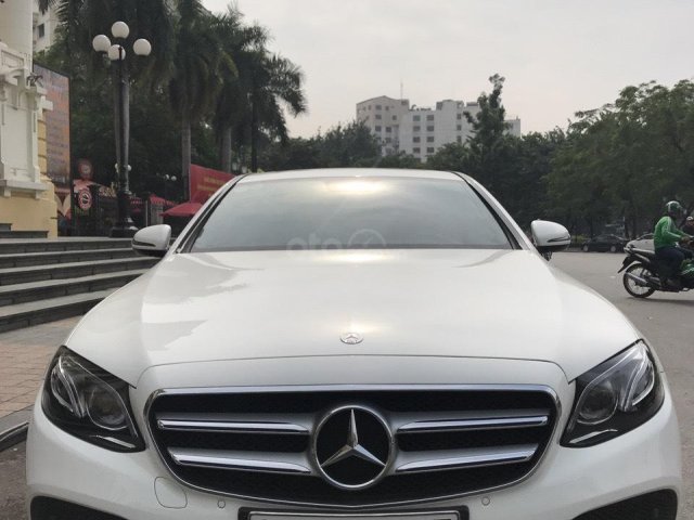 Bán Mercedes E250 năm sản xuất 2017, màu trắng0