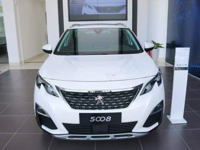 Bán xe Peugeot 5008 đời 2019, màu trắng, giá tốt0