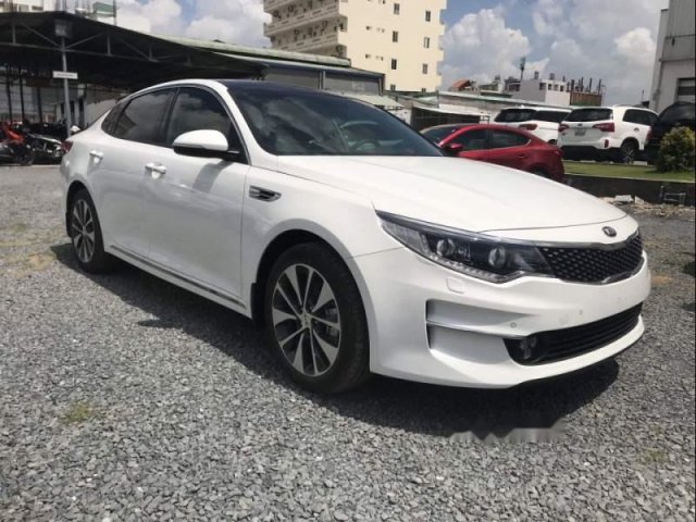 Bán ô tô Kia Optima 2.0 ATH đời 2017, màu trắng