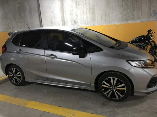 Cần bán Honda Jazz đời 2018, màu bạc chính chủ