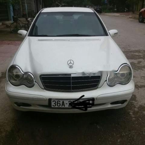 Cần bán Mercedes C180 đời 2002, màu trắng, nhập khẩu nguyên chiếc