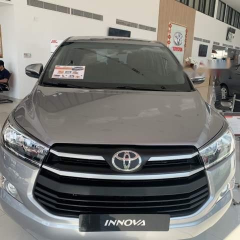 Bán xe Toyota Innova 2019, màu bạc, giá tốt