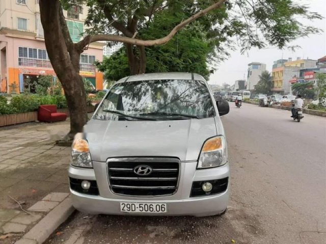 Cần bán gấp Hyundai Grand Starex năm sản xuất 2006, màu bạc, xe đẹp không đâm đụng0