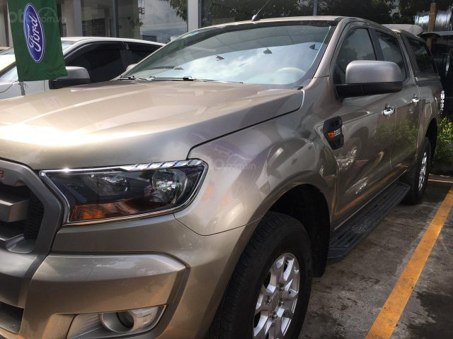 Cần bán xe Ford Ranger số sàn 1 cầu, màu ghi vàng