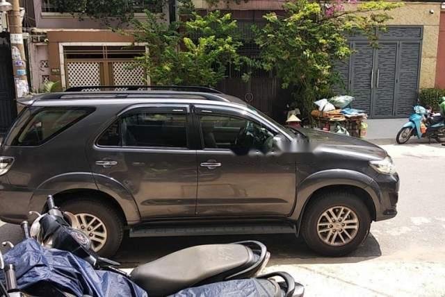 Công ty em cần bán Fortuner 1 cầu, xe có bảo hiểm đầy đủ