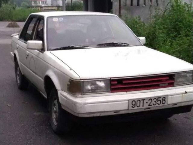 Cần bán lại xe Nissan Bluebird sản xuất năm 1990, màu trắng0