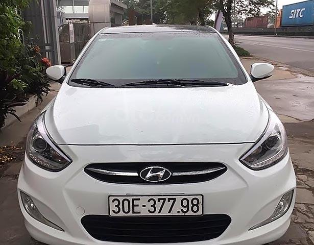 Cần bán gấp Hyundai Accent 1.4 AT 2015, màu trắng, nhập khẩu 0