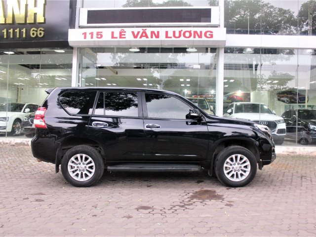 Cần bán xe Toyota Prado sản xuất năm 2016, màu đen số tự động