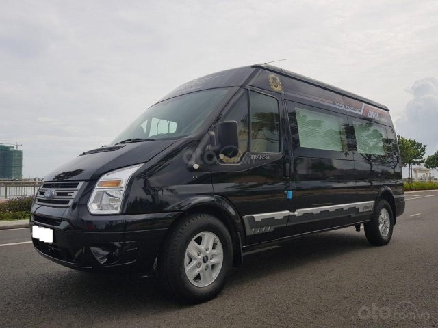 Ford Transit Limousine phiên bản VIP 10 chỗ, màu đen, sản xuất 2018. Xe đăng ký tháng 10/2018